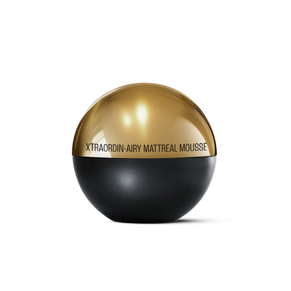 Lakmē Xtraordin-airy Mattereal Mousse Foundation